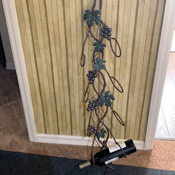 Wine bottle wall hanging. - Picture 5 of 10